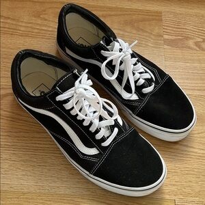Vans old Skool skate Men's Black and White Sneakers